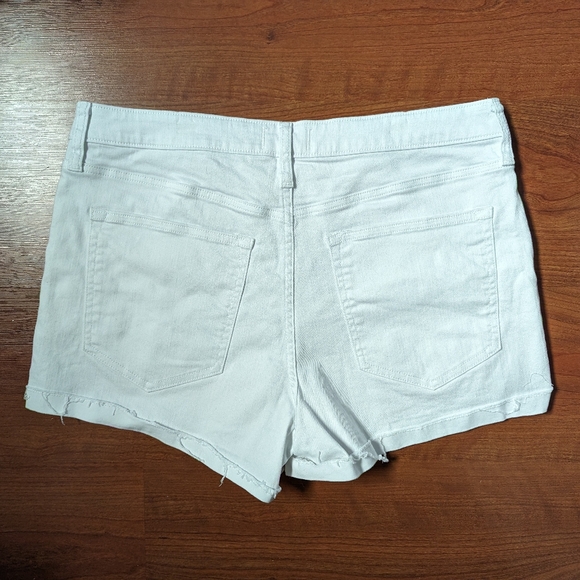 Abercrombie & Fitch High Rise Shorts - Picture 3 of 7